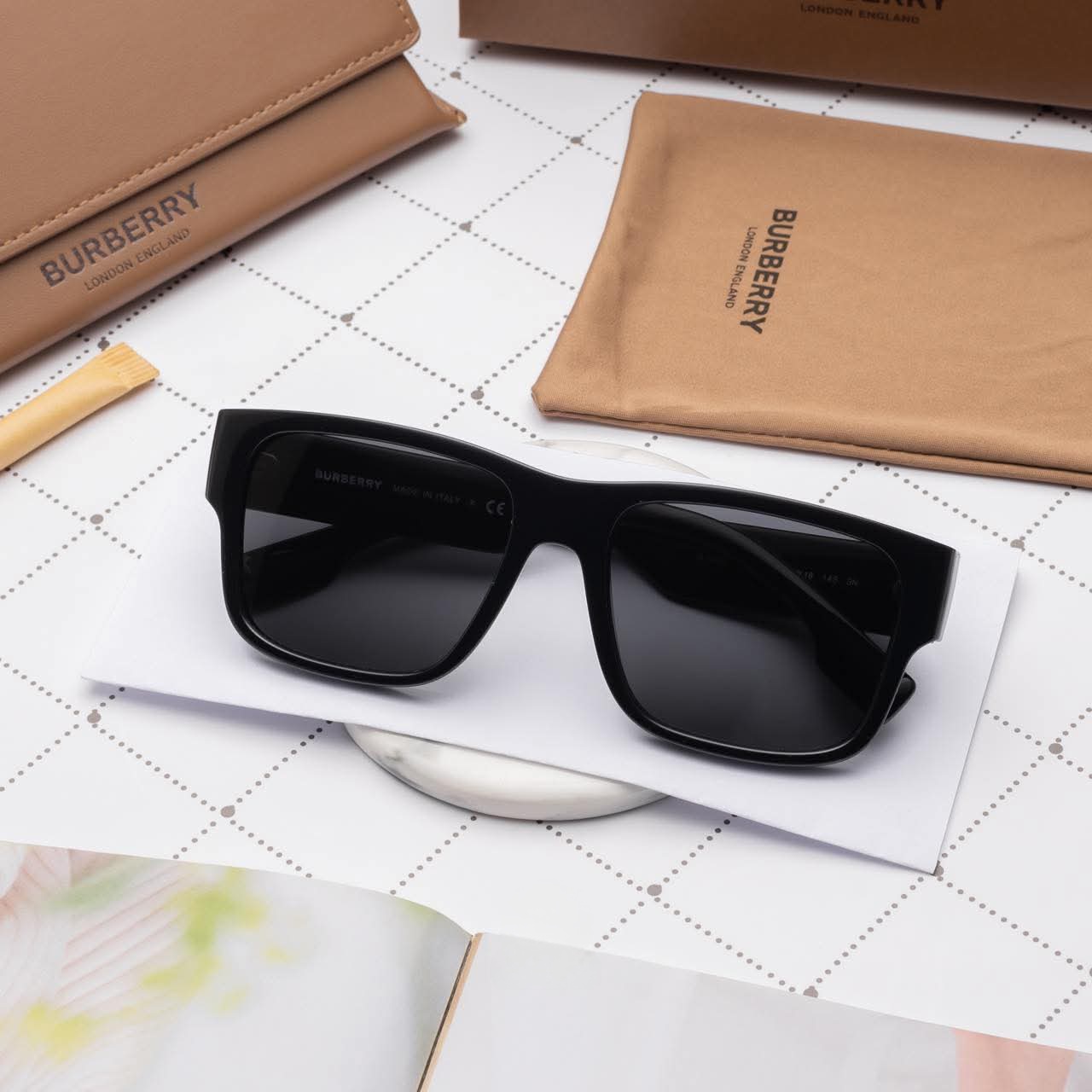 BURBERRY 4358